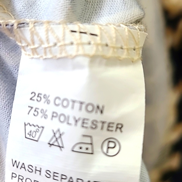 Longsleeve Leopard Print T-Shirt with Beige Neckline, Size Medium - Picture 8 of 8